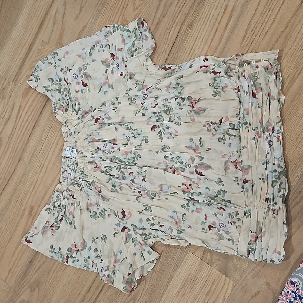 Current air blouse with flowers